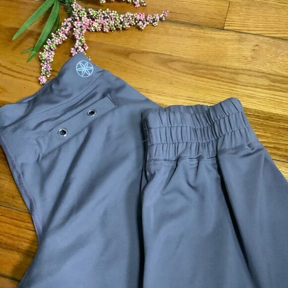 GAIAM yoga capri pants - Picture 4 of 7